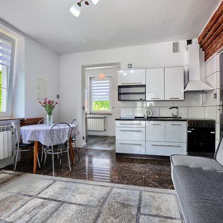 Ceglany Apartament Ustrzyki Dolne Eksteriør billede